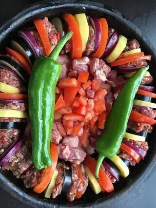 Güveçte Tava aus dem Tontopf